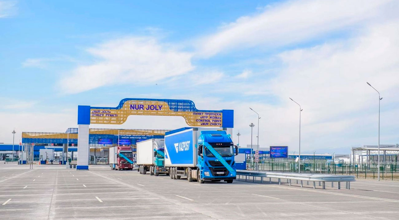 Казахстан временно снижает нормы пропуска грузовиков через переход «Нур Жолы» на границе с Китаем